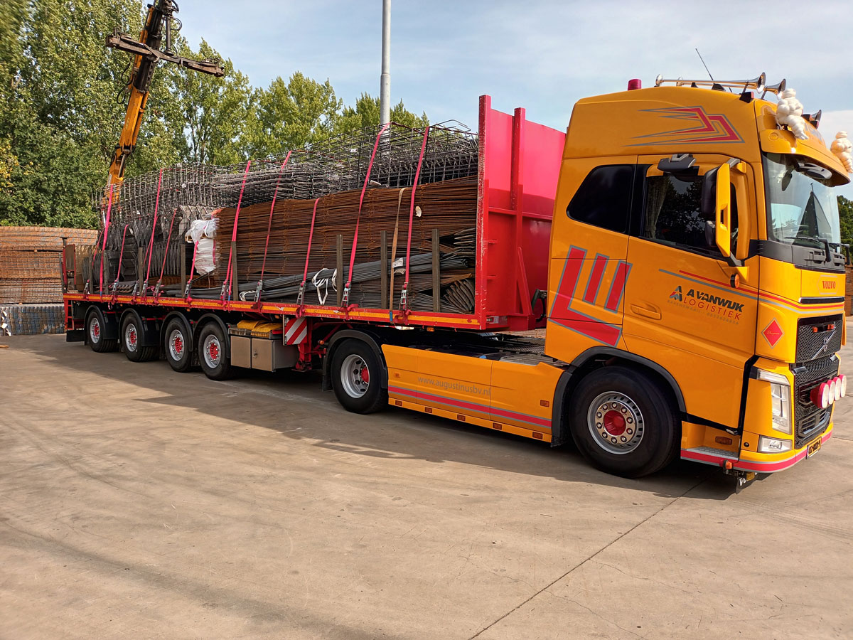 Voor het laden en vervoeren van bouwmaterialen. Vervoer op maat.